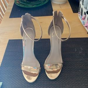 Heart in the D stiletto heels